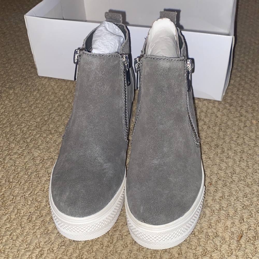 Never worn gray Steve Madden sneaker wedges 6